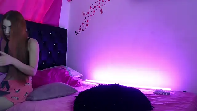 littleayshel online show from November 2025 01:03:02 PM