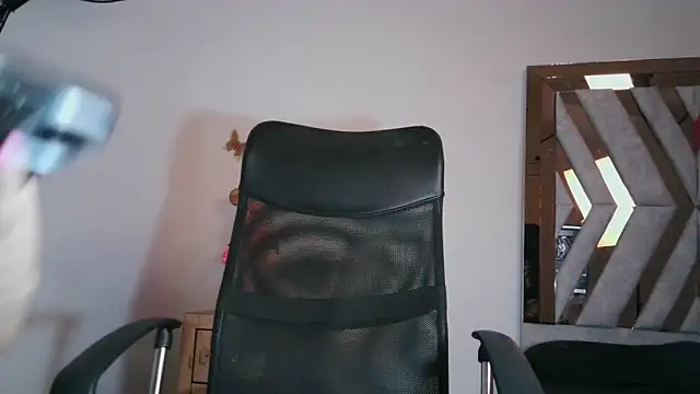 littleayshel online show from February 2025 05:20:01 PM