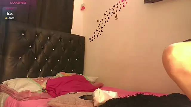 littleayshel online show from December 2025 01:10:01 PM