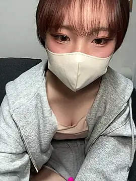 Snapshot of -x_MIU_x chatting on March 2026 08:05:01 AM -x MIU x online show from March 2026 08:05:01 AM