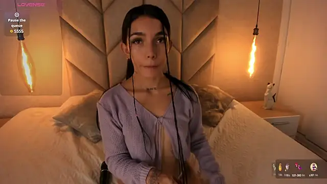 Mollymoon1 online show from February 2025 08:42:01 PM