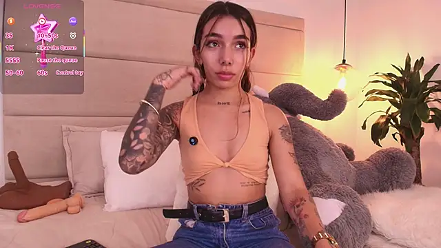 Mollymoon1 online show from September 2025 08:01:02 PM