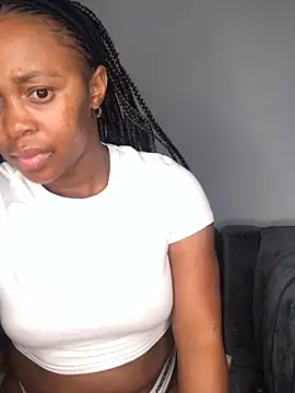 Pearl 00 online show from October 2025 09:26:02 PM