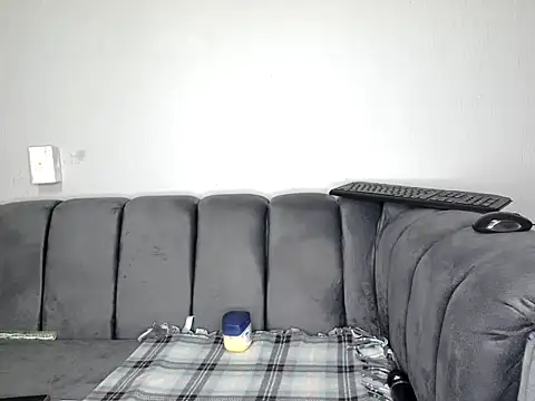 Pearl 00 online show from December 2025 10:22:02 PM