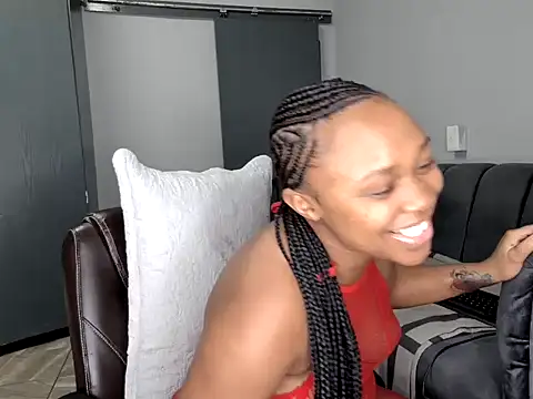 Pearl 00 online show from March 2026 09:00:01 PM