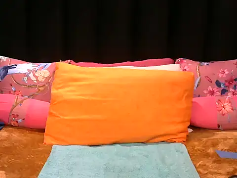 Pearl 00 online show from May 2026 02:52:02 AM