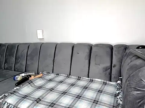 Pearl 00 online show from October 2025 07:48:01 PM