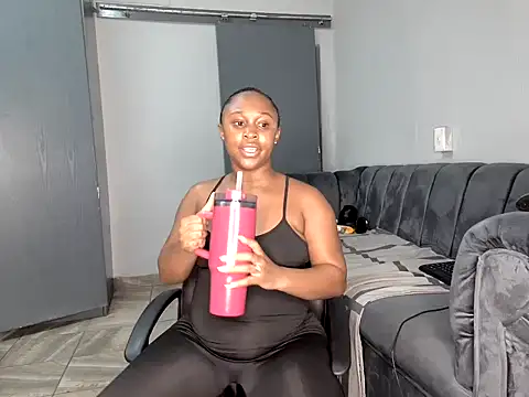 Pearl 00 online show from February 2026 09:03:02 PM