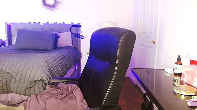 AlyssiaAmoreXO online show from April 2026 01:35:01 PM