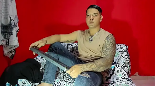 Snapshot of paul_luis chatting on February 2025 02:06:01 AM paul luis online show from February 2025 02:06:01 AM