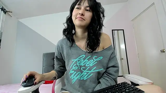Camcrush   online show from March 2025 10:28:02 PM