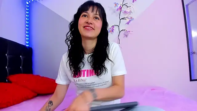 Camcrush   online show from October 2025 05:13:02 PM