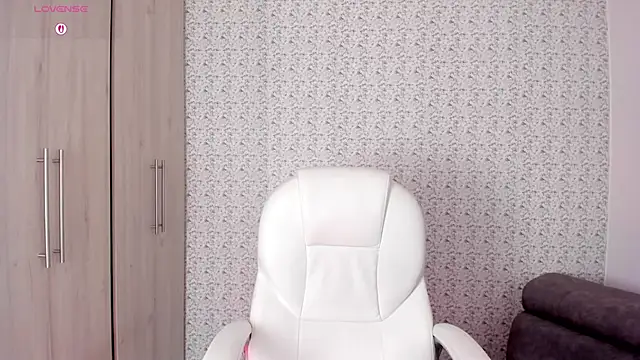 Snapshot of Sarajonnes chatting on October 2025 01:01:01 PM Sarajonnes online show from October 2025 01:01:01 PM