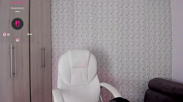 Snapshot of Sarajonnes chatting on October 2025 09:52:02 AM Sarajonnes online show from October 2025 09:52:02 AM