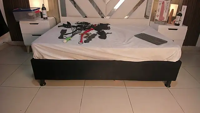 Snapshot of ValentinaThomas chatting on November 2025 07:51:01 PM ValentinaThomas online show from November 2025 07:51:01 PM