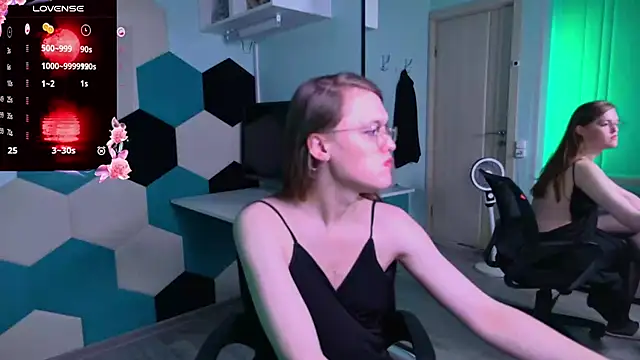 Snapshot of YukoFanee chatting on December 2025 08:19:01 PM YukoFanee online show from December 2025 08:19:01 PM