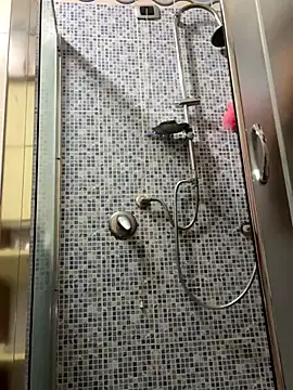 Dikkiduohottt online show from October 2025 04:17:02 PM