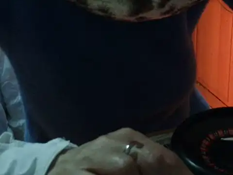 VeneRed online show from November 2025 05:01:01 AM