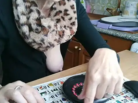 VeneRed online show from November 2025 08:41:02 AM