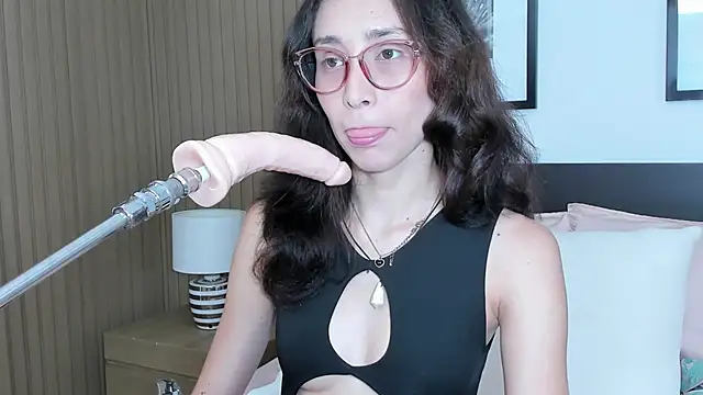 Snapshot of doll_bella_ chatting on November 2025 08:13:01 PM doll bella online show from November 2025 08:13:01 PM