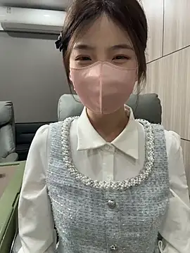 Snapshot of GouGou-111 chatting on May 2026 12:43:01 PM GouGou-111 online show from May 2026 12:43:01 PM