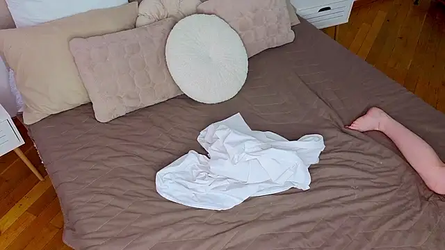 Snapshot of L1ittle_kitty_ chatting on February 2026 09:54:02 PM L1ittle kitty online show from February 2026 09:54:02 PM