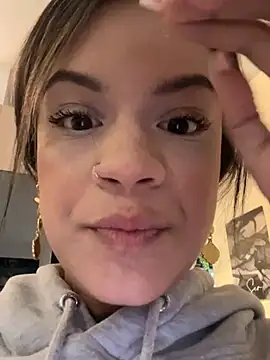 Snapshot of Alisha-Bond chatting on February 2025 11:03:02 PM Alisha-Bond online show from February 2025 11:03:02 PM