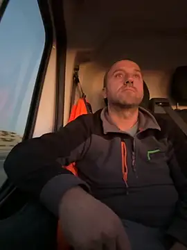 Lecatore80 online show from November 2025 04:07:02 PM