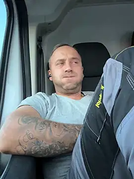 Lecatore80 online show from November 2025 04:00:01 PM