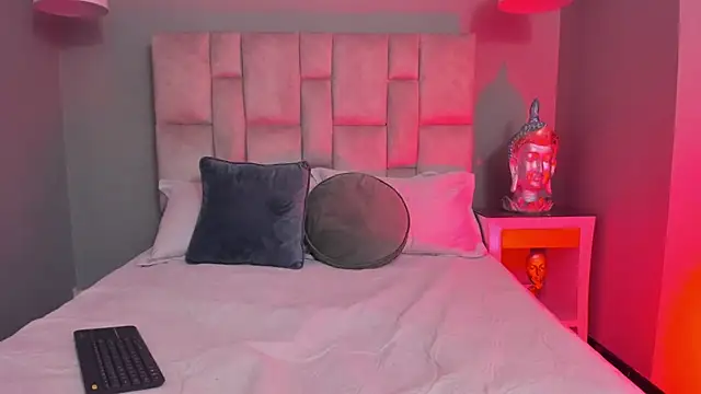 Lucy Williiams online show from February 2026 07:38:01 PM