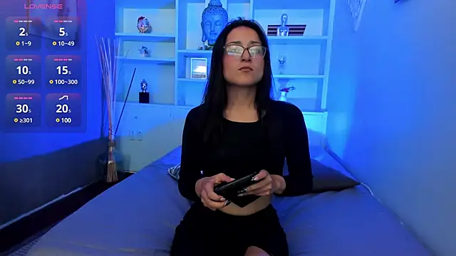 Lucy Williiams online show from February 2025 07:58:01 PM