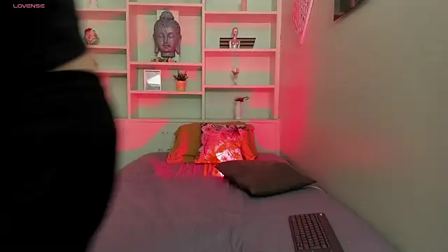Lucy Williiams online show from February 2025 09:00:01 PM