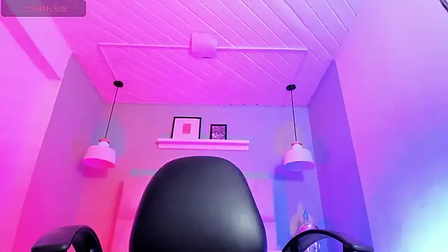 Lucy Williiams online show from January 2026 07:28:02 PM