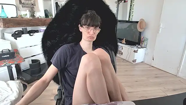 Snapshot of CeriseLapine chatting on October 2025 08:15:02 AM CeriseLapine online show from October 2025 08:15:02 AM