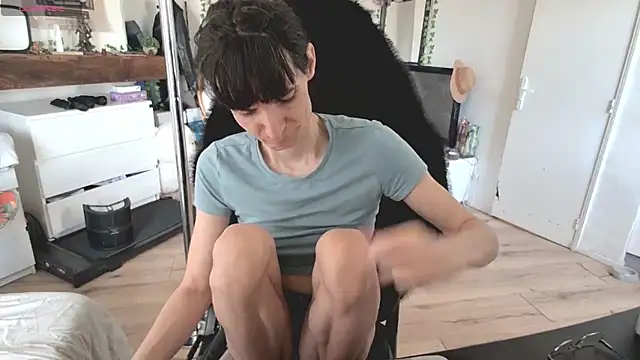 Snapshot of CeriseLapine chatting on October 2025 08:49:02 AM CeriseLapine online show from October 2025 08:49:02 AM