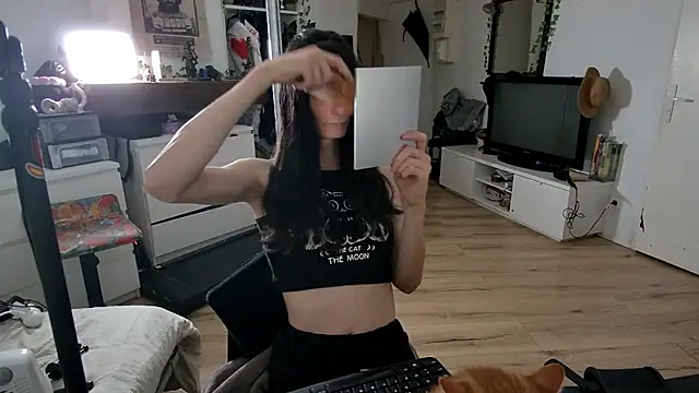 Snapshot of CeriseLapine chatting on December 2025 09:15:01 PM CeriseLapine online show from December 2025 09:15:01 PM