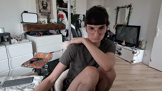 Snapshot of CeriseLapine chatting on November 2025 12:10:02 PM CeriseLapine online show from November 2025 12:10:02 PM