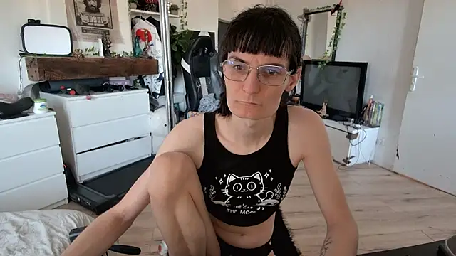 Snapshot of CeriseLapine chatting on November 2025 09:24:01 AM CeriseLapine online show from November 2025 09:24:01 AM