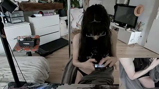 CeriseLapine online show from December 2025 11:01:01 AM