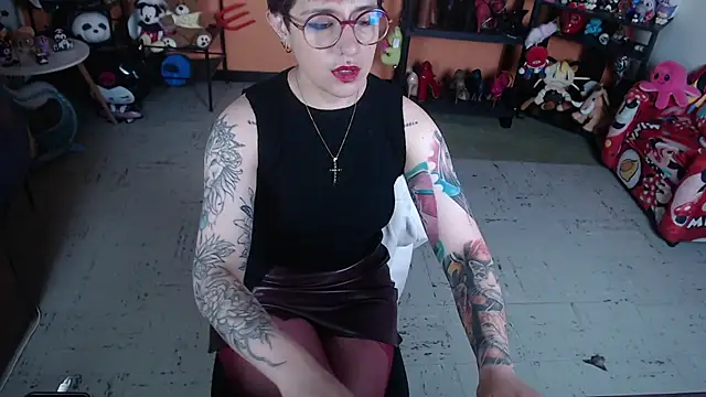 MissMiia2 online show from June 2026 01:05:01 PM
