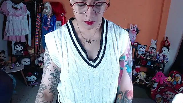 MissMiia2 online show from May 2026 01:18:02 PM