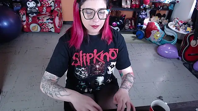 Snapshot of MissMiia2 chatting on October 2025 02:18:02 PM MissMiia2 online show from October 2025 02:18:02 PM