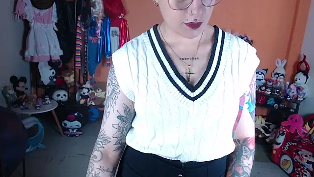 MissMiia2 online show from June 2026 12:49:02 PM