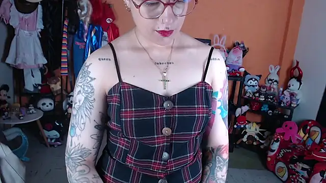 MissMiia2 online show from June 2026 01:11:02 PM
