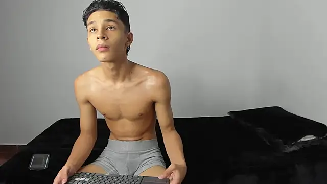 Snapshot of evanscollins chatting on December 2024 11:13:02 PM evanscollins online show from December 2024 11:13:02 PM