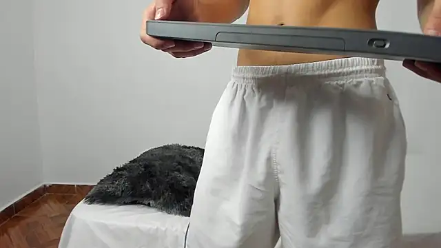 Snapshot of evanscollins chatting on December 2024 08:04:01 AM evanscollins online show from December 2024 08:04:01 AM