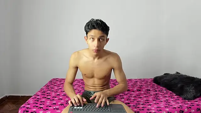 Snapshot of evanscollins chatting on January 2025 03:09:01 AM evanscollins online show from January 2025 03:09:01 AM