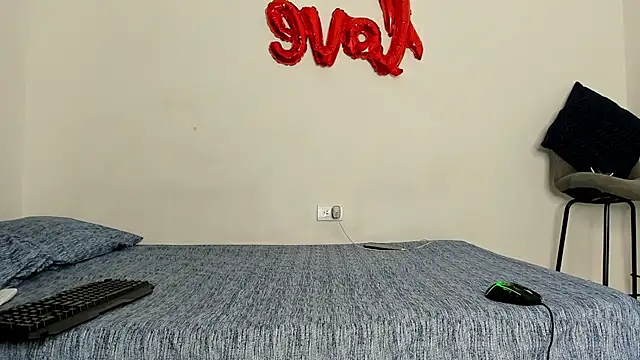 Snapshot of evanscollins chatting on October 2025 06:04:02 AM evanscollins online show from October 2025 06:04:02 AM