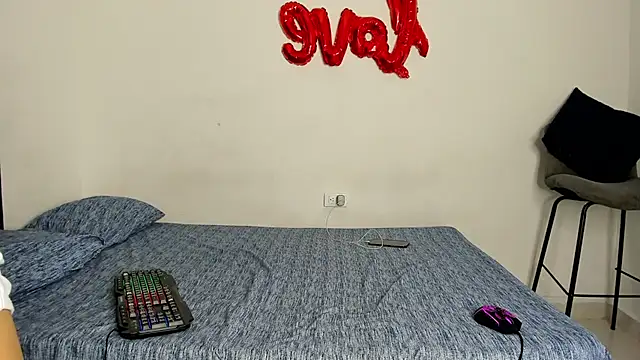 Snapshot of evanscollins chatting on October 2025 05:12:02 AM evanscollins online show from October 2025 05:12:02 AM