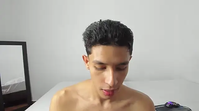 Snapshot of evanscollins chatting on January 2025 11:45:01 PM evanscollins online show from January 2025 11:45:01 PM